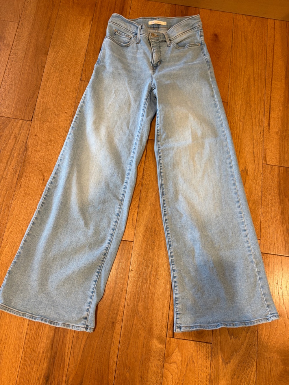 Light Wash Women's Flared Jeans - Casual Everyday Style